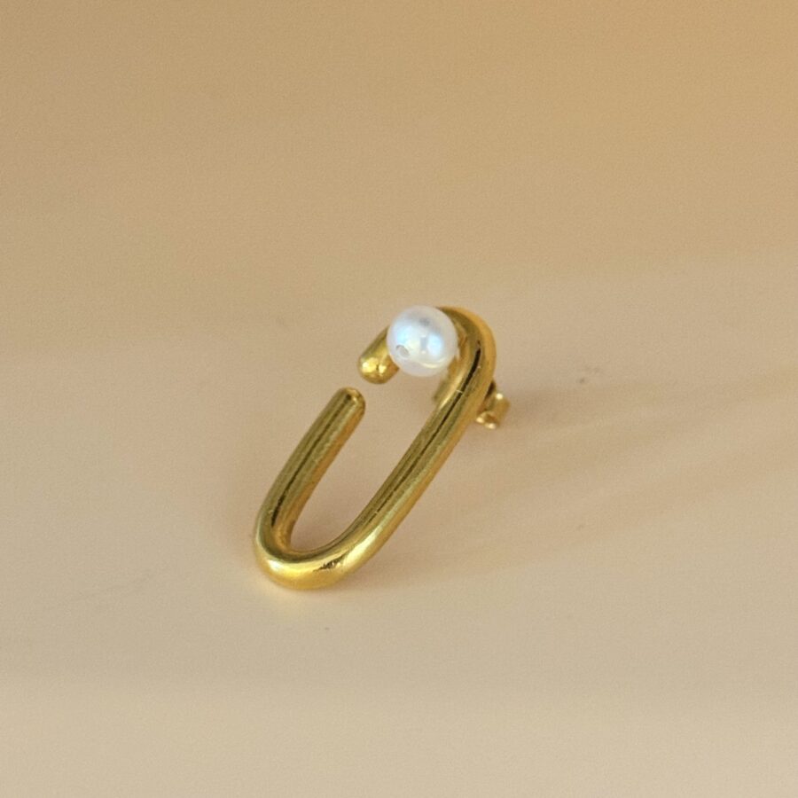 puzzle pearl / earring / oval w. pearl