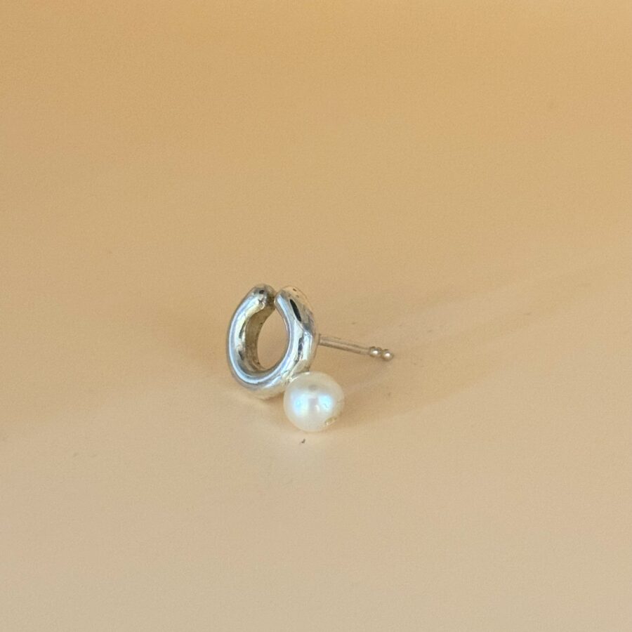puzzle pearl / earring / round w. pearl